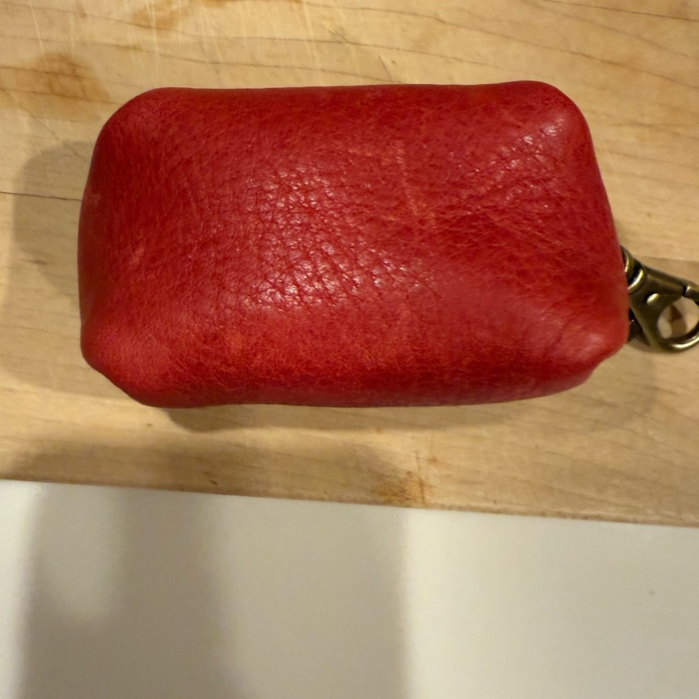 Portland Leather Red Key & Card Holder - Picture 4 of 4